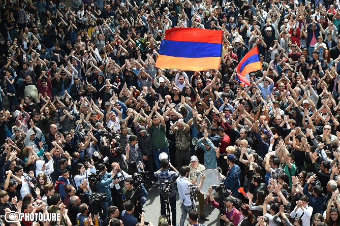  Հայաստանի կառավարության շենքը շրջապատված է ոստիկանության ուժեղացված պատնեշով