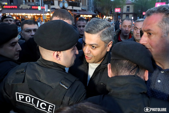 Ванецян заявил о старте бессрочной акции протеста на площади Свободы в Ереване Ванецян заявил о старте бессрочной акции протеста на площади Свободы в Ереване
