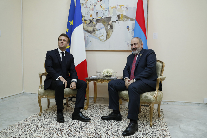 Пашинян заявил Макрону о необходимости немедленного вывода азербайджанских ВС с территории Армении Пашинян заявил Макрону о необходимости немедленного вывода азербайджанских ВС с территории Армении
