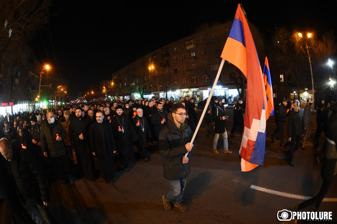 Армения чтит героев, Армения молчит: в столице прошло шествие в память павших на войне в Арцахе (ФОТО) Армения чтит героев, Армения молчит: в столице прошло шествие в память павших на войне в Арцахе (ФОТО)