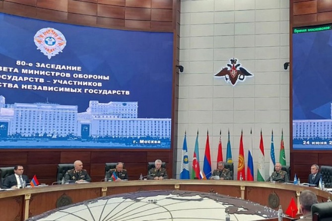 Глава Минобороны Армении обсудил вопросы развития с министрами обороны СНГ и договорился о встрече с Шойгу