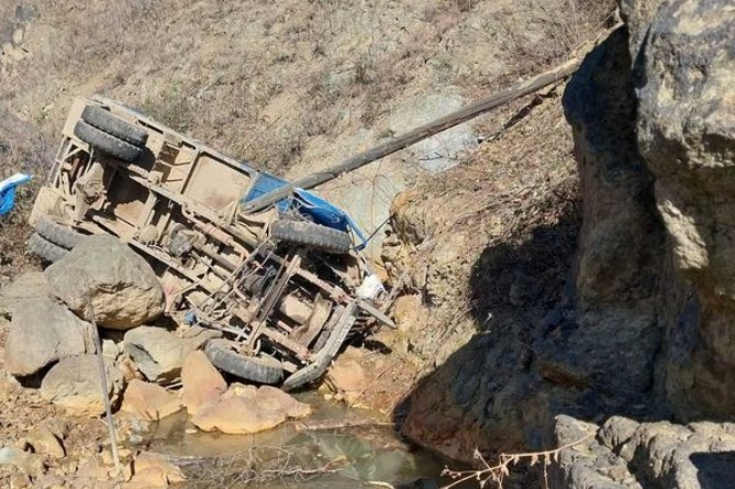 Ողբերգական ավտովթար Լոռու մարզում. բեռնատարը մոտ 40մ գլորվել է ձորը, 57-ամյա վարորդը մահացել է