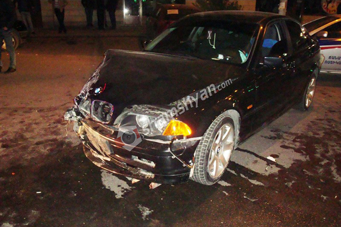 Автомобиль одного из "ангелов" Полиции попал в крупное ДТП в Ереване Автомобиль одного из "ангелов" Полиции попал в крупное ДТП в Ереване