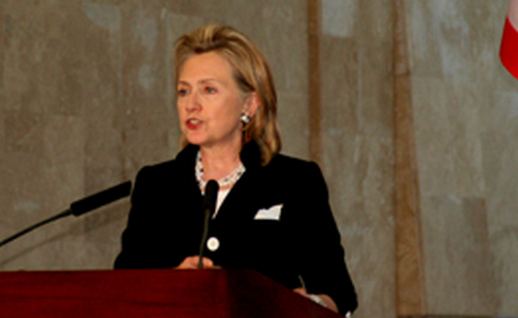 США не намерены следовать примеру Франции в вопросе криминализации отрицания геноцида армян - Клинтон