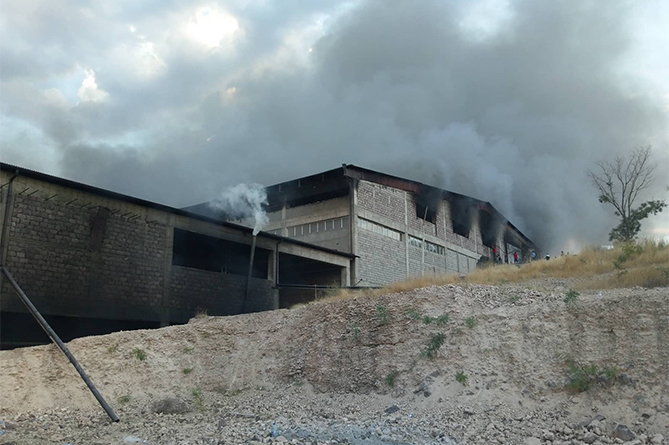 Վալերի Օսիպյանը հանձնարարել է դուրս բերել քաղաքացիական անձանց հրդեհի վայրից, բռնկումն ուժեղացել է (ԷՔՍԿԼՅՈՒԶԻՎ, ՖՈՏՈ, ՎԻԴԵՈ) 