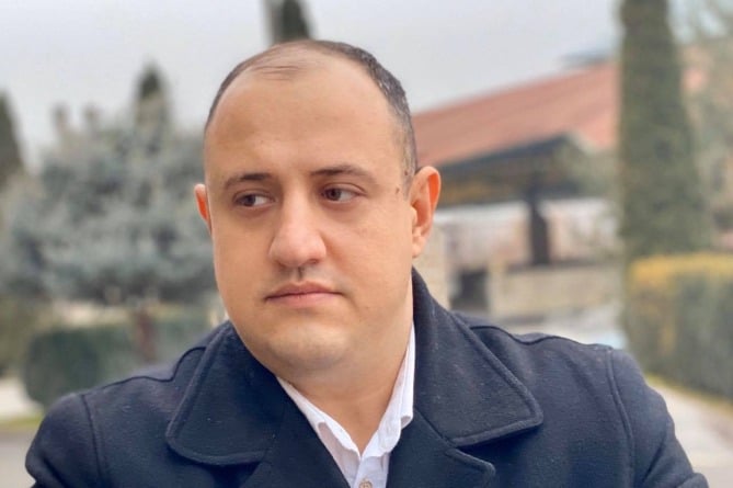Экс-депутат и сооснователь "Карьяк Медиа" Мигран Акопян обвиняется в призывах к насилию