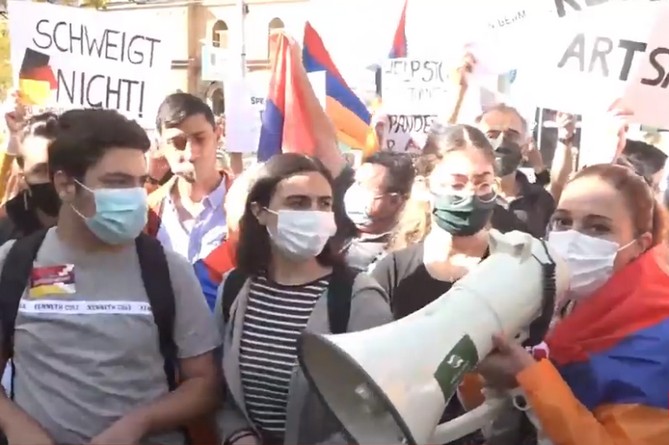 Երևանում Գերմանիայի դեսպանատան առջև ակցիա է. երիտասարդները պահանջում են ճանաչել Արցախը և դադարեցնել Ադրբեջանի ագրեսիան Երևանում Գերմանիայի դեսպանատան առջև ակցիա է. երիտասարդները պահանջում են ճանաչել Արցախը և դադարեցնել Ադրբեջանի ագրեսիան