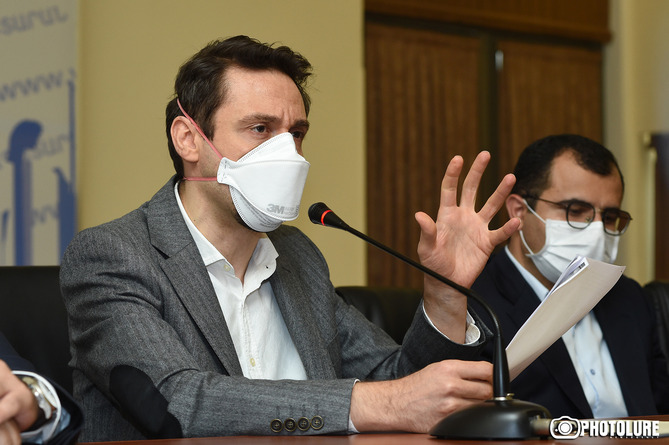 Мэр Еревана выступил с заявлением после скандала с действующей в Ереване вооруженной бандой Мэр Еревана выступил с заявлением после скандала с действующей в Ереване вооруженной бандой