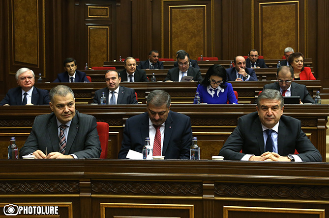 Программа армянского правительства принята парламентом 