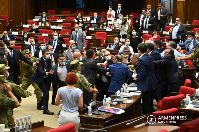 Генпрокуратура Армении изучит скандалы в парламенте