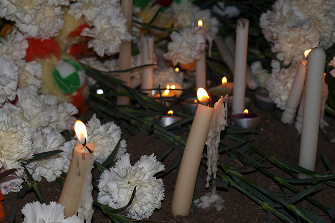«Ֆրանսիայի համար» ակցիան Երևանում` Փարիզի ահաբեկության զոհերի հիշատակին-8