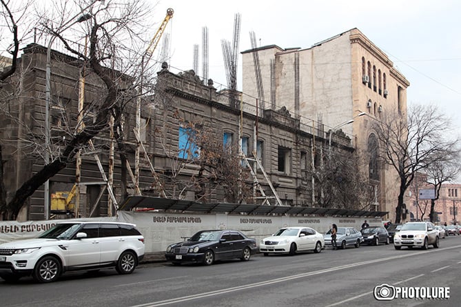  Ереванская улица Амиряна пока "устояла": для "царя Папа" не хватило кворума