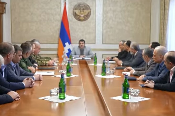 Արցախի նախագահն Անվտանգության խորհրդի ընդլայնված նիստ է հրավիրել (ՎԻԴԵՈ) Արցախի նախագահն Անվտանգության խորհրդի ընդլայնված նիստ է հրավիրել (ՎԻԴԵՈ)