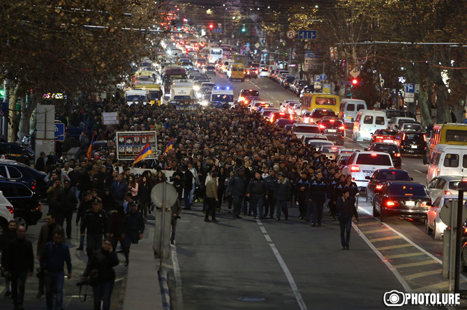 В Ереване проходит шествие в память о событиях 1 марта 2008  года (ФОТО)