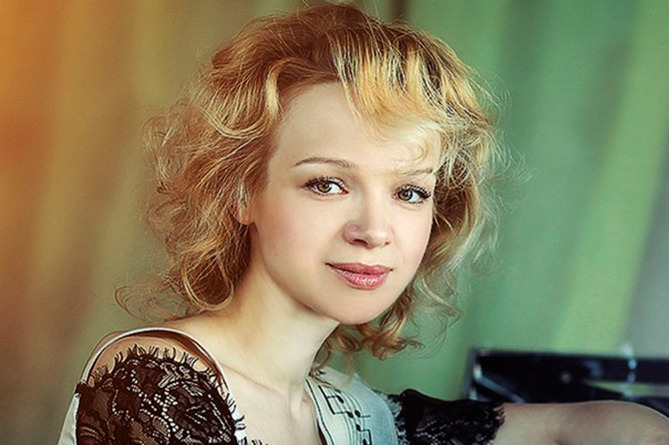 Без супружеских обязательств: экс-жена Джигарханяна "гуляет" на вечеринке у Малахова (ФОТО) Без супружеских обязательств: экс-жена Джигарханяна "гуляет" на вечеринке у Малахова (ФОТО)