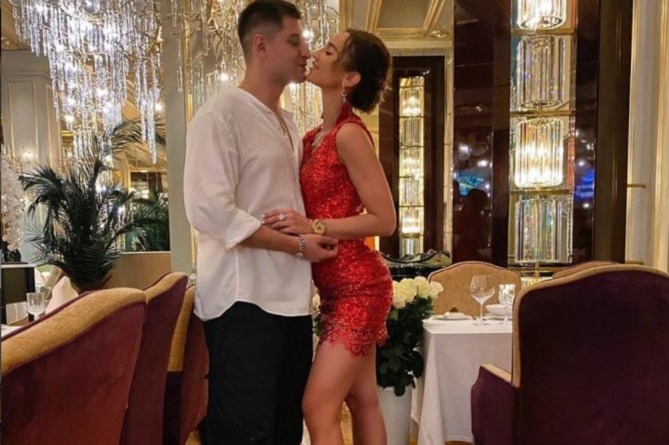 Бузова и Манукян сыграли свадьбу на Мальдивах Бузова и Манукян сыграли свадьбу на Мальдивах