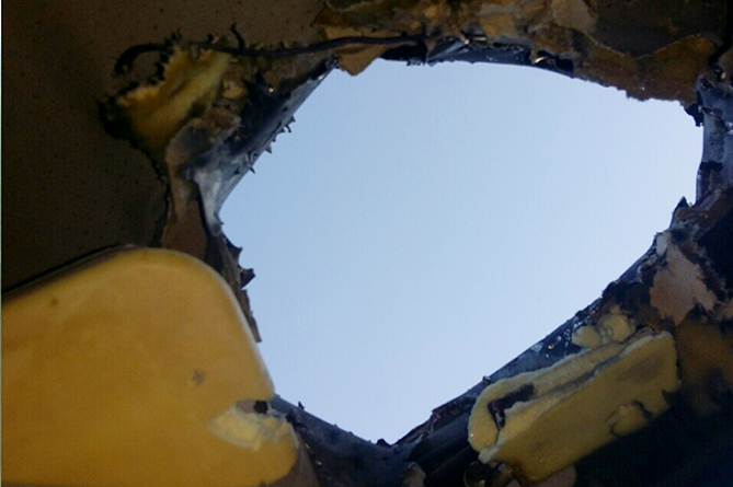 Минобороны НКР обнародовало фотографии машины, поврежденной в результате обстрела со стороны азербайджанских ВС Минобороны НКР обнародовало фотографии машины, поврежденной в результате обстрела со стороны азербайджанских ВС