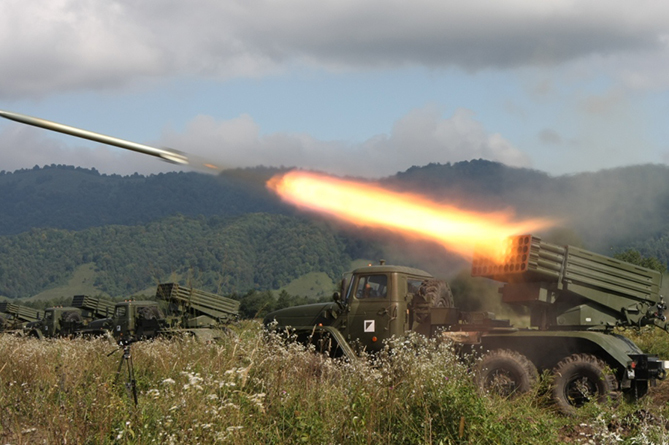 Артиллеристы ЮВО в проведут стрельбы РСЗО "Град" горах Армении