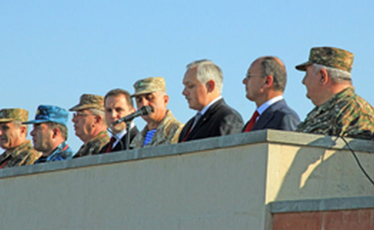 Генсек ОДКБ и министр обороны Армении высоко оценили уровень учения КСОР ОДКБ