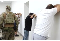 Քրեական ոստիկանները անսպասելի խուզարկություն են իրականացրել կիբեռհանցագործների գրասենյակում. մեծամասշտաբ բացահայտում (ՎԻԴԵՈ)