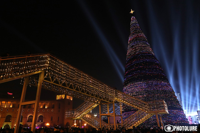 The main Christmas tree of Armenia turns on the lights (PICTURE STORY)-10