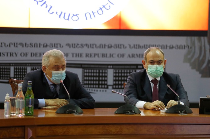 Ակնհայտ է, որ բանակի և ԶՈւ–ի բարեփոխումների անհրաժեշտության առաջ ենք կանգնած. Փաշինյանը ներկայացրել է Վաղարշակ Հարությունյանին (ՎԻԴԵՈ)