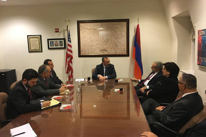 Министр иностранных дел НКР провел ряд встреч в Вашингтоне