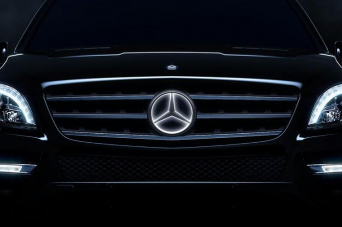 Mercedes снимает с производства одну из самых популярных моделей (ВИДЕО) Mercedes снимает с производства одну из самых популярных моделей (ВИДЕО)
