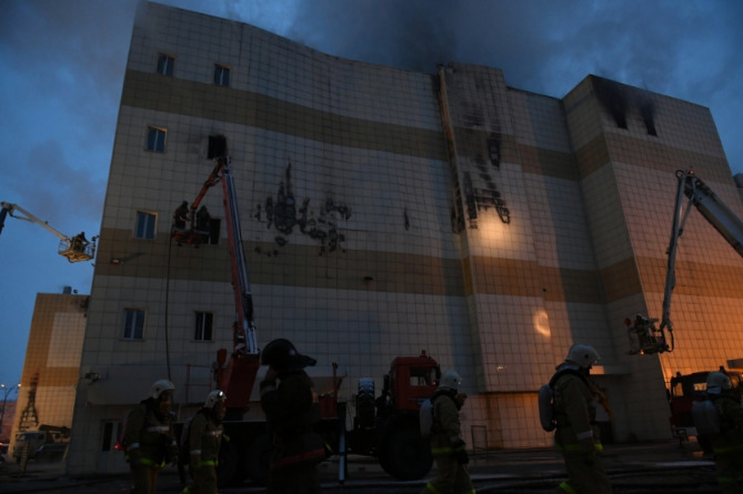 Источник назвал наиболее вероятную причину пожара в ТЦ "Зимняя вишня"