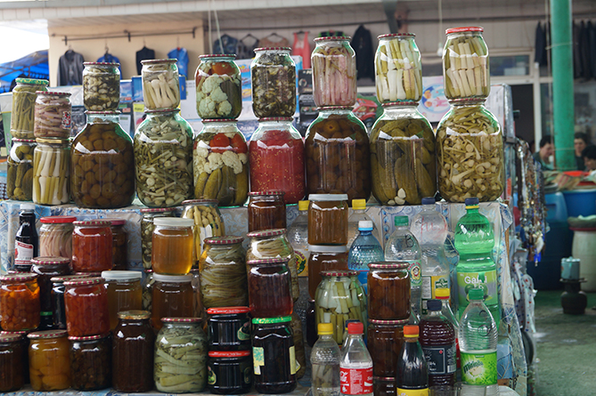 Целая семья госпитализирована в Ереване с ботулизмом, один из больных скончался