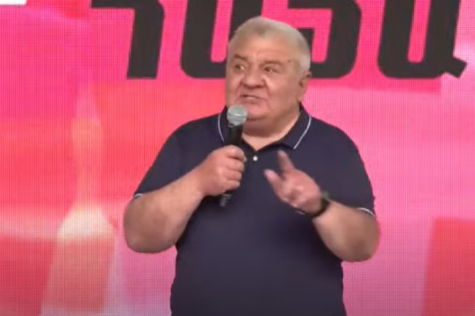 В центре Еревана стартовал "решающий" митинг оппозиции