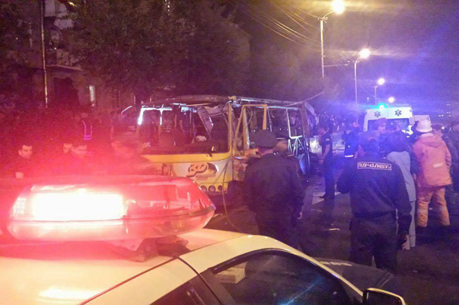 СРОЧНО! Два человека, по предварительным данным, погибли в результате взрыва автобуса в Ереване