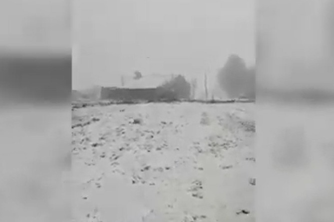 Зима в начале мая: в Арагацотнской области Армении идет снег (ВИДЕО) 