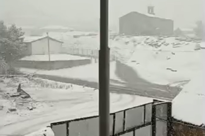 Իսկական ձմեռ. Հայաստանի մի շարք շրջաններում առատ ձյուն է տեղում (ՎԻԴԵՈ)