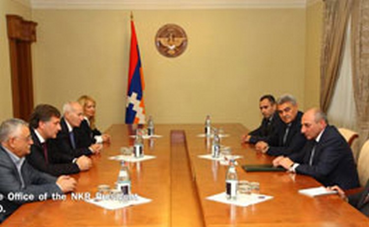 Президент НКР принял группу специалистов Наццентра онкологии Армении 