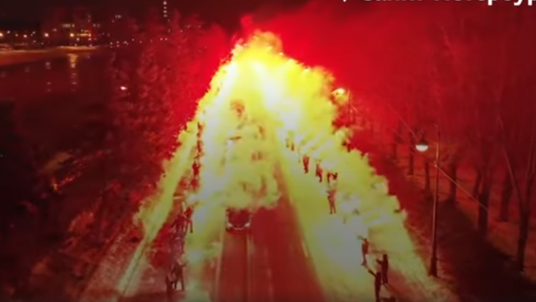 ВИДЕО ДНЯ: фанаты "Зенита" устроили огненную встречу своей команде