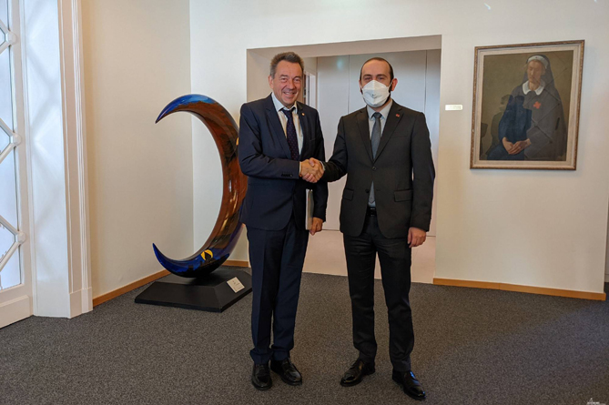 Мирзоян привлек внимание президента МККК к вопросу срочности возвращения 38 военнопленных и гражданских лиц из Азербайджана