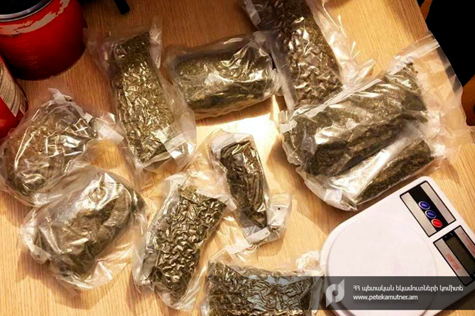 В Армении пресечена попытка ввоза около 6 кг марихуаны из США (ВИДЕО) В Армении пресечена попытка ввоза около 6 кг марихуаны из США (ВИДЕО)