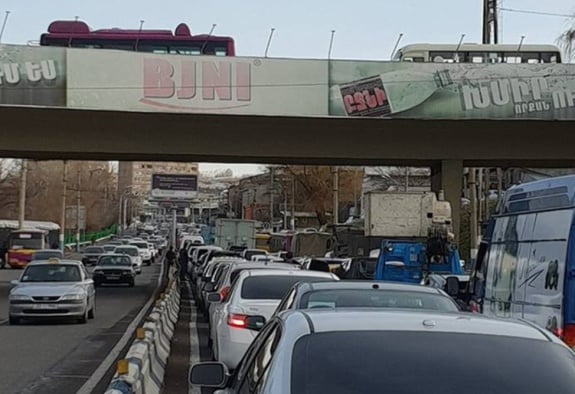 Ավինյան․ մեքենաների թվի աճն ու երթևեկության կանոնների խախտումը Երևանի խցանումների գլխավոր պատճառներից են 
