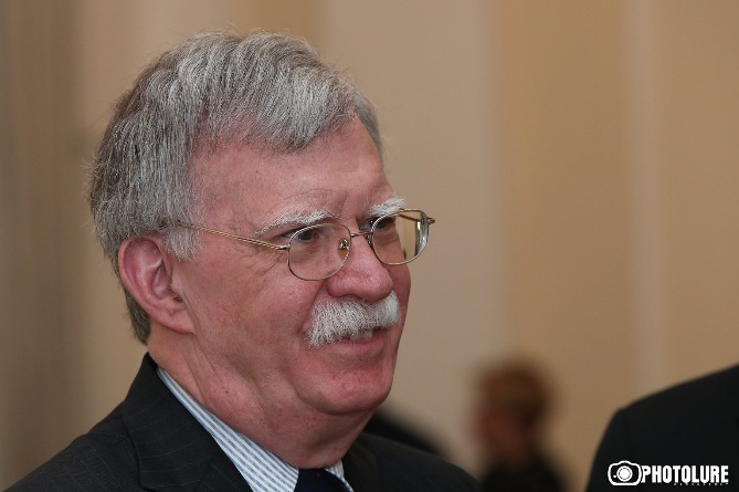 Визит Болтона в Ереван: оружие и легитимность в обмен на территории?