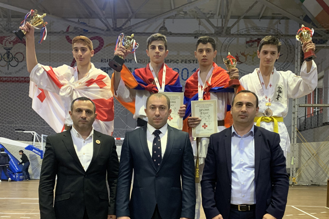 Армянские спортсмены удостоились семи золотых медалей чемпионата Кавказа по киокушин каратэ Армянские спортсмены удостоились семи золотых медалей чемпионата Кавказа по киокушин каратэ