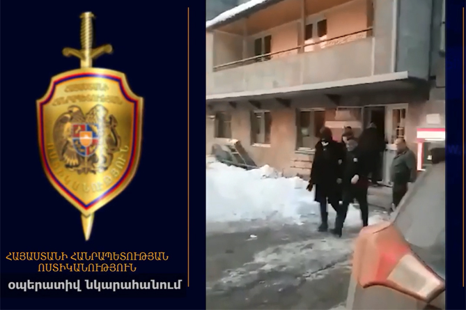 В Армении обезврежены люди в масках, стрелявшие в полицейских (ВИДЕО) В Армении обезврежены люди в масках, стрелявшие в полицейских (ВИДЕО)