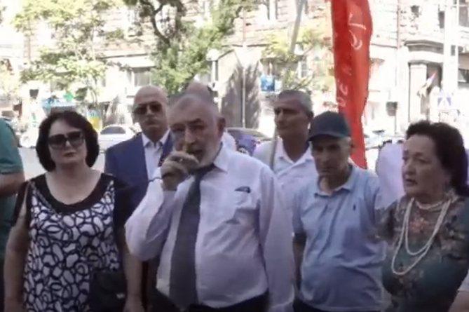В Ереване проходит акция в поддержку армяно-российских отношений