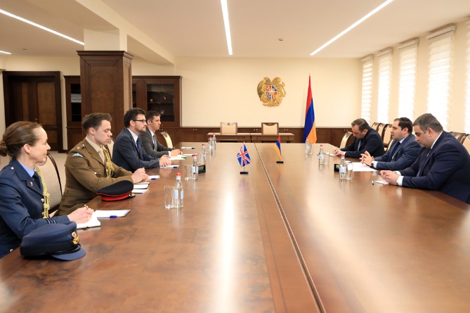 Великобритания поддерживает мирное урегулирование нагорно-карабахского конфликта в формате МГ ОБСЕ - посол