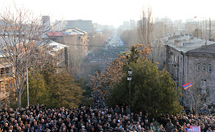 Мэрия Еревана приняла к сведению извещение оппозиции о митинге на площади Свободы 31 мая