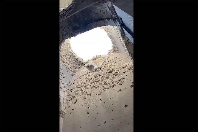 «Работа безбожников»: показаны кадры последствий двойного удара Азербайджана по собору Святого Христа Всеспасителя в Шуши (ВИДЕО)