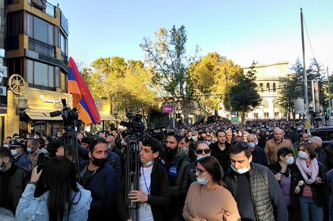 Երևանում բողոքի ակցիայի մասնակիցները շարժվեցին դեպի ԱԺ. նշվել են պահանջները