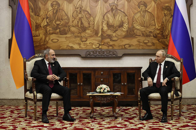 Пашинян заявил Путину об опасениях в Карабахе по поводу перекрытия Лачинского коридора