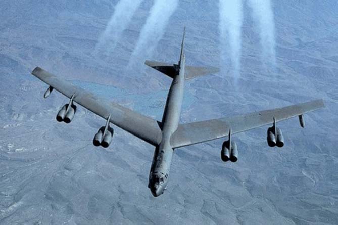 США впервые применили против ИГ бомбардировщик B-52