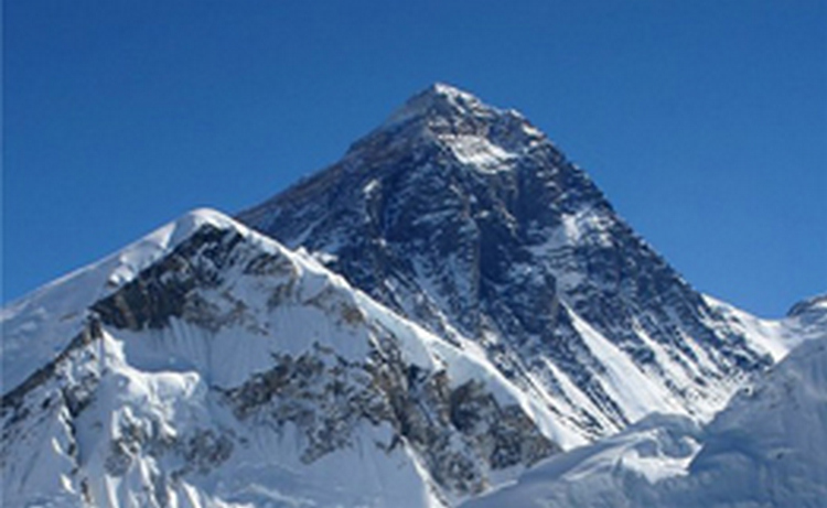 Японский альпинист стал самым пожилым покорителем Эвереста